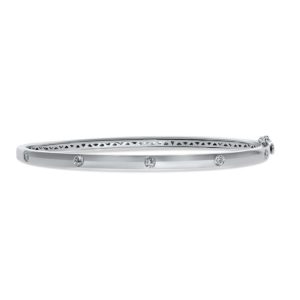 Round brilliant cut diamond bangle