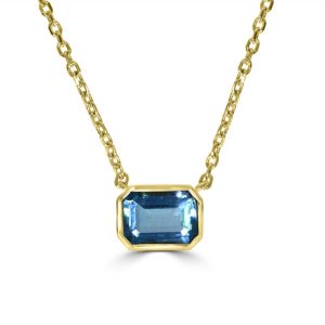 Aquamarine pendant, bezel set in yellow gold
