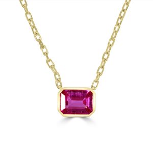 Pink sapphire pendant in yellow gold